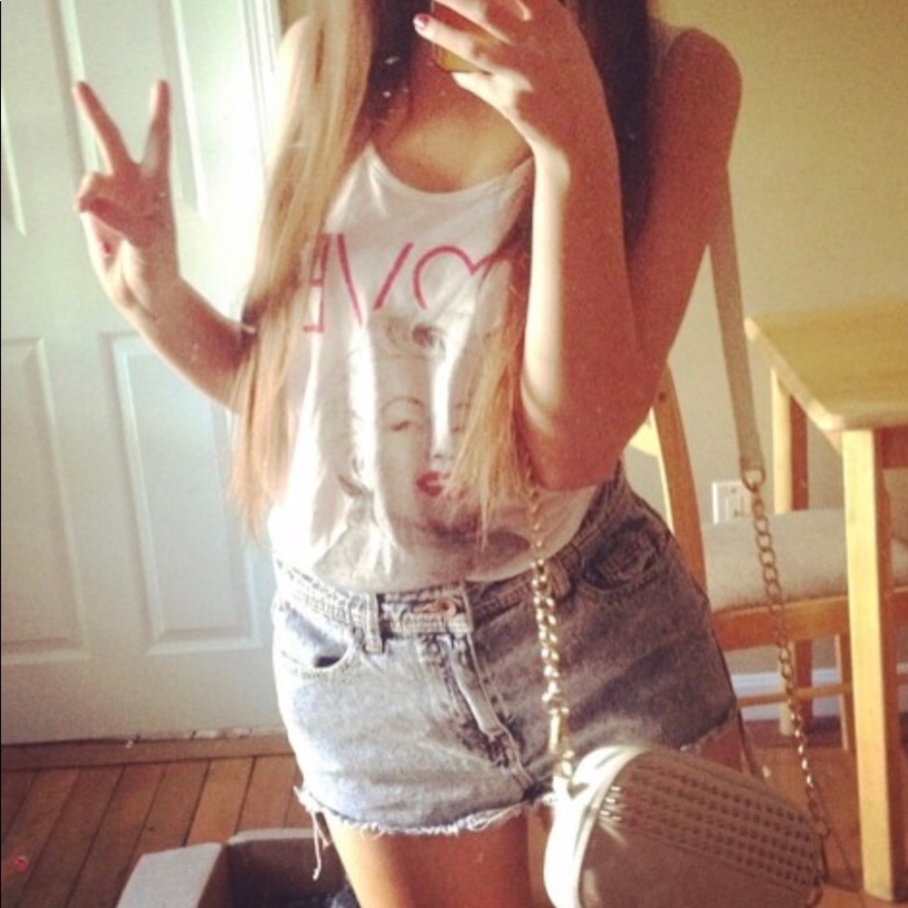 HIGH WAISTED DENIM DISTRESSED SHORTS